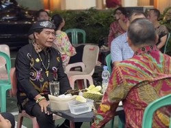 Ngobrol Santai dengan Gubernur Kalbar, Gubernur Kaltara Cicipi Durian Jemongko