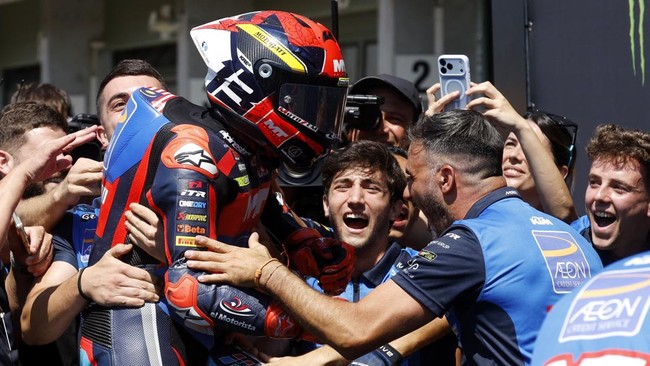 MotoGP - Czech Republic Grand Prix - Masaryk Circuit, Brno, Czech Republic - June 21, 2026 AEON Credit - MT Helmets - MSI's Hakim Danish celebrates winning Moto3 race REUTERS/David W Cerny