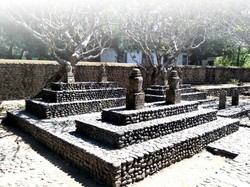 Wisata Religi di Makam Selaparang Lombok