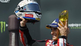 MotoGP - Czech Republic Grand Prix - Masaryk Circuit, Brno, Czech Republic - June 21, 2026 Ducati Lenovo Team's Marc Marquez sprays champagne out of the bottle after winning the race REUTERS/David W Cerny