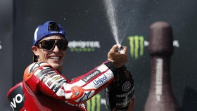 MotoGP - Czech Republic Grand Prix - Masaryk Circuit, Brno, Czech Republic - June 21, 2026 Ducati Lenovo Team's Marc Marquez sprays champagne out of the bottle after winning the race REUTERS/David W Cerny