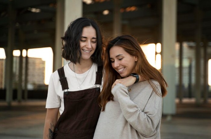 Menyenangkan orang lain memang tidak salah, tetapi mengabaikan kebutuhan diri sendiri bisa berdampak buruk. Orang dengan self-esteem rendah sering kesulitan mempertahankan batasan pribadi yang sehat./ Foto: magnific.com