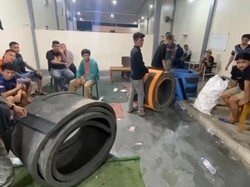 Penampakan Arena Judi Sabung Ayam Dalam Rumah Pengacara di Makassar