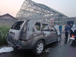 Mobil Wisatawan Ludes Terbakar di Tanjakan Spongebob Lembang