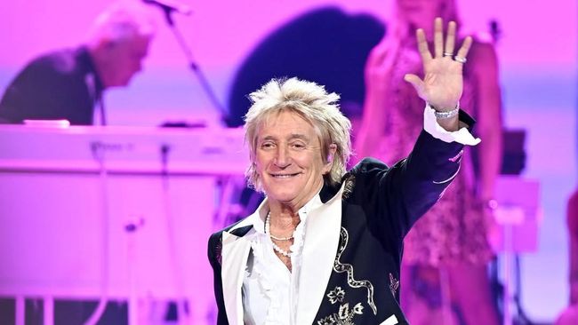 Hampir Pingsan di Panggung, Semangat Rod Stewart untuk Konser Belum Padam di Usia 81 Tahun