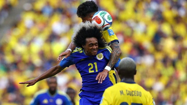 Soccer Football - FIFA World Cup 2026 - Group E - Ecuador v Curacao - Kansas City Stadium, Kansas City, Missouri, U.S. - June 20, 2026 Curacao's Tahith Chong in action with Ecuador's Piero Hincapie REUTERS/Issei Kato