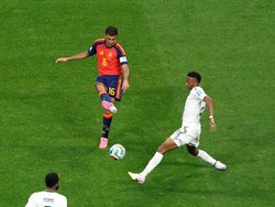 Soccer Football - FIFA World Cup 2026 - Group H - Spain v Saudi Arabia - Atlanta Stadium, Atlanta, Georgia, U.S. - June 21, 2026 Spain's Rodri in action with Saudi Arabia's Nasser Al-Dawsari REUTERS/Siphiwe Sibeko