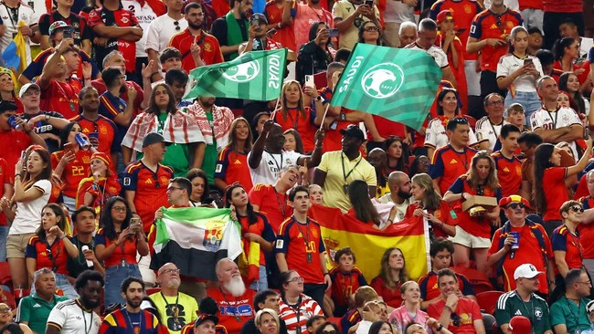 Soccer Football - FIFA World Cup 2026 - Group H - Spain v Saudi Arabia - Atlanta Stadium, Atlanta, Georgia, U.S. - June 21, 2026 A Saudi Arabia fan waves flags among Spain fans inside the stadium before the match REUTERS/Bernadett Szabo