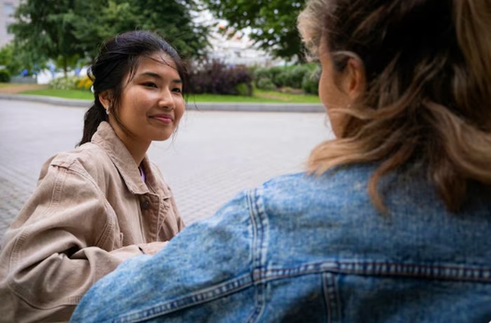 Banyak orang dengan self-esteem rendah merasa tidak nyaman saat menerima pujian. Mereka cenderung meragukan apresiasi yang diberikan orang lain kepada dirinya./ Foto: magnific.com