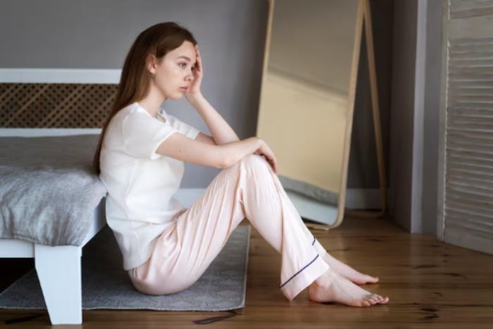 Kebiasaan merendahkan diri sendiri sering muncul pada orang dengan self-esteem rendah. Menurut psikologi, cara seseorang berbicara tentang dirinya dapat mempengaruhi kondisi mental dan emosionalnya./ Foto: magnific.com