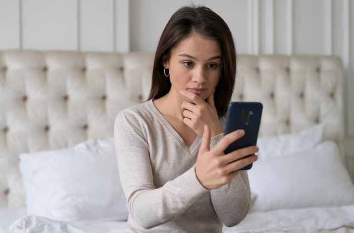 Kebutuhan akan validasi eksternal yang berlebihan dapat menjadi tanda self-esteem rendah. Menurut ahli, kebiasaan ini dapat berdampak pada kesehatan mental dalam jangka panjang./ Foto: magnific.com