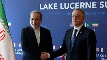 Momen Menlu Iran-Swiss Bertemu Jelang Perundingan Damai dengan AS