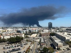 Los Angeles Tetapkan Keadaan Darurat Usai Gudang Terbakar Berhari-hari