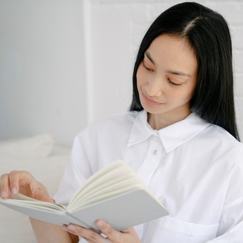 4 Cara Mengenali Orang Introvert yang Punya IQ Tinggi