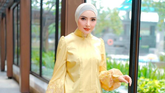 7 Potret Ashanty Berhijab, Penampilan Baru Tuai Pujian