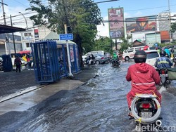 Surabaya Macet Parah Pagi Ini gegara Banjir