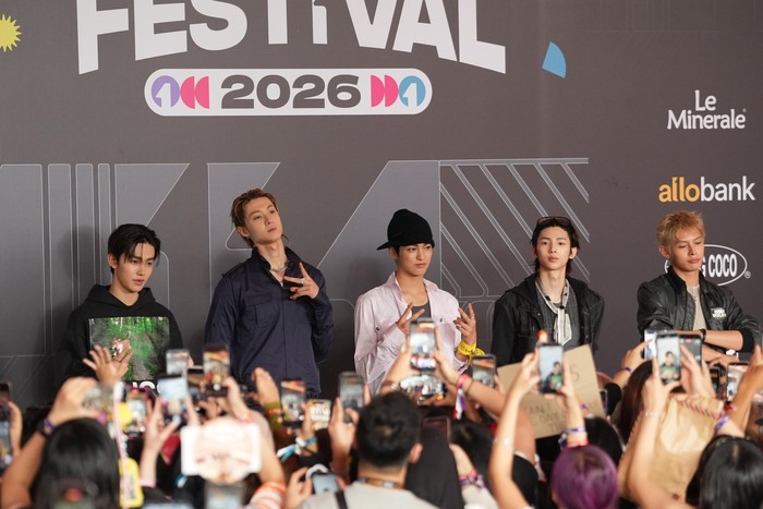 Martin, James, Juhoon, Seonghyeon, dan Keonho pertama kali menyapa COER (nama fandom CORTIS) Indonesia melalui sesi Red Carpet Allo Bank Festival 2026/Foto: Dok. Allo Bank Festival