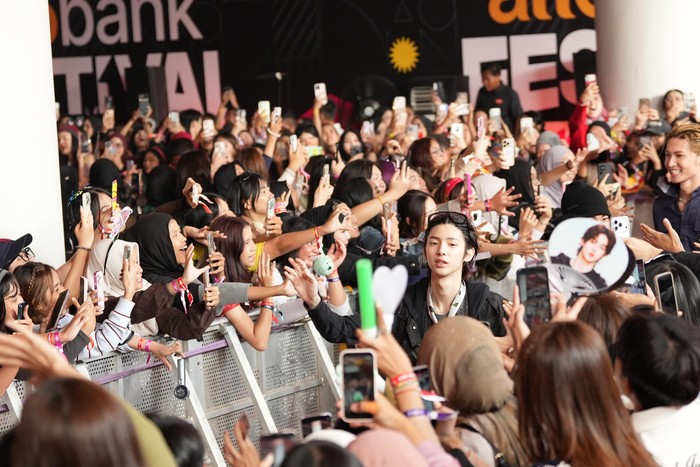 Juhoon mengatakan bahwa ia mendengar ada begitu banyak COER di Indonesia dan hal ini membuatnya sangat bersemangat untuk seru-seruan bersama di panggung Allo Bank Festival 2026/Foto: Dok. Allo Bank Festival