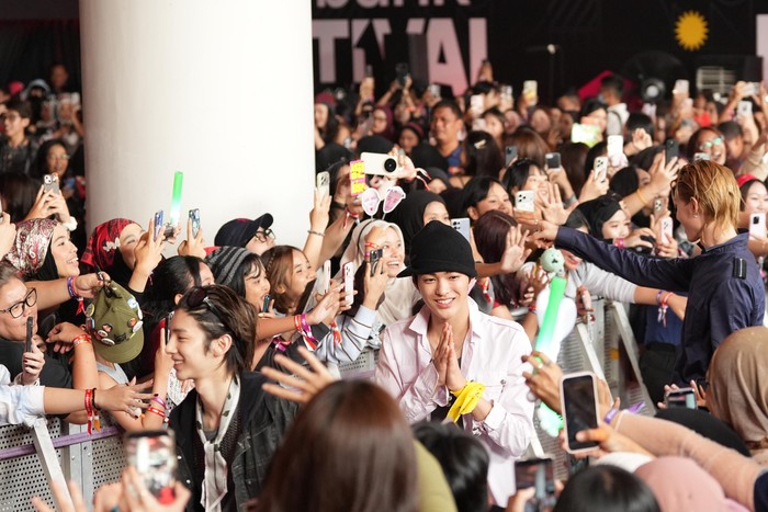 Kehadiran boy group rookie di bawah naungan BIGHIT Music ini disambut dengan antusiasme yang luar biasa oleh COER Indonesia/Foto: Dok. Allo Bank Festival