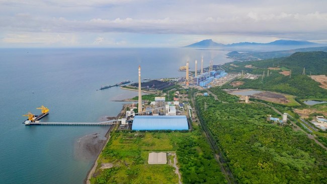Foto udara PLTU Paiton di Kabupaten Probolinggo, Jawa Timur yang memasok kelistrikan sistem Jawa-Madura-Bali. (PT PLN Persero)