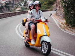 Pengantin Baru, Syifa Hadju Peluk Erat El Rumi Sunmori Naik Vespa di Italia