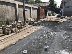 Warga Balirejo Jogja Sambat Perbaikan Jalan Tersendat Bikin Mobil Tak Bisa Lewat