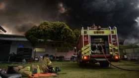 Kebakaran Pabrik Sandal di Tangerang