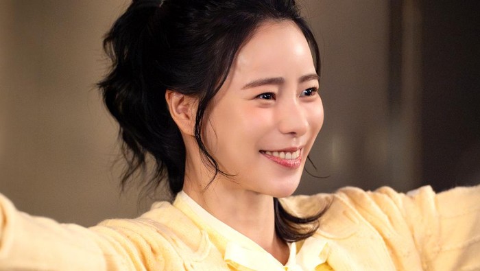 BeauPicks: OOTD Butter Yellow ala Lim Ji Yeon di Drama My Royal Nemesis