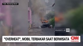 Sebuah minibus yang ditumpangi wisatawan asal Jakarta terbakar di kawasan Lembang, Kabupaten Bandung Barat. Peristiwa tersebut menyebabkan kepanikan warga yang berada di sekitar lokasi kejadian.