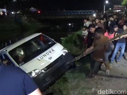 Mobil Katering Terjun ke Kanal di Makassar Saat Hendak Antar Pesanan