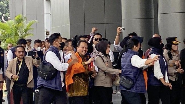 Pelimpahan Tersangka Roy Suryo dan Dokter Tifa ke Kejari Jaksel