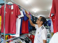 Euforia Piala Dunia Dongkrak Penjualan Jersei di Pontianak hingga 5 Kali Lipat
