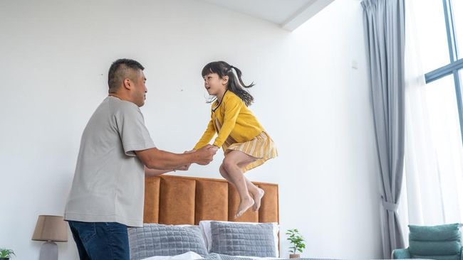 Kapan Anak Harus Bisa Melompat? Ketahui Perkembangan Sesuai Usia Bun
