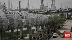 Pemprov DKI Jakarta meresmikan Stasiun JIS dan JPO JIS–Ancol di Tanjung Priok, Jakarta, Senin (22/6). (CNN Indonesia/Febria Adha L)