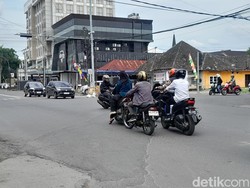 Lubang-lubang di Simpang Gajah Mada dan Wahid Hasyim Medan Sudah Diaspal