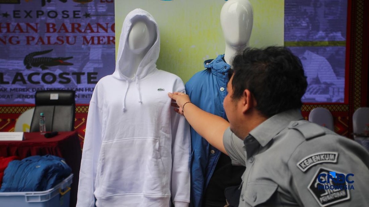 Penampakan Barbuk Abal-abal Senilai Hampir Rp 1M Dimusnahkan DJKI