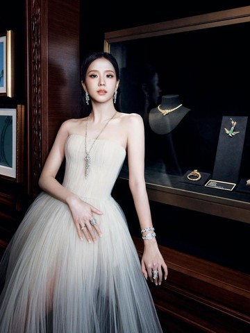 Simak Gaya Anggun Jisoo BLACKPINK Saat Hadiri Cartier 'Into the Wild' Exhibition