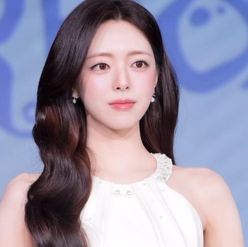 Yuna ITZY Dikabarkan Bintangi Drakor Don't Climb the Wall