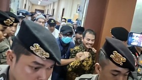 Tersangka kasus dugaan fitnah dan pencemaran nama baik terkait keaslian ijazah Presiden ke-7 RI Joko Widodo (Jokowi), Roy Suryo keluar dari RS Polri Kramat Jati, Jakarta Timur, Senin (22/62026) pagi. (ANTARA/Siti Nurhaliza).