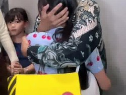 Terekam Kamera, Reaksi Canggung Anak Sarwendah Temui Ruben Jelang Umrah Disorot