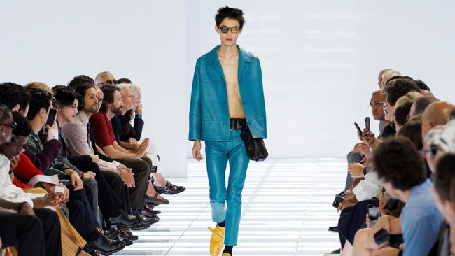 Koleksi Prada Spring/Summer 2027 di Milan Men's Fashion Week, Italia, Minggu (21/6).