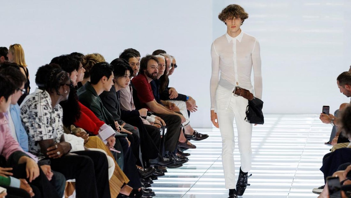 Koleksi Prada Spring/Summer 2027 di Milan Men's Fashion Week, Italia, Minggu (21/6).