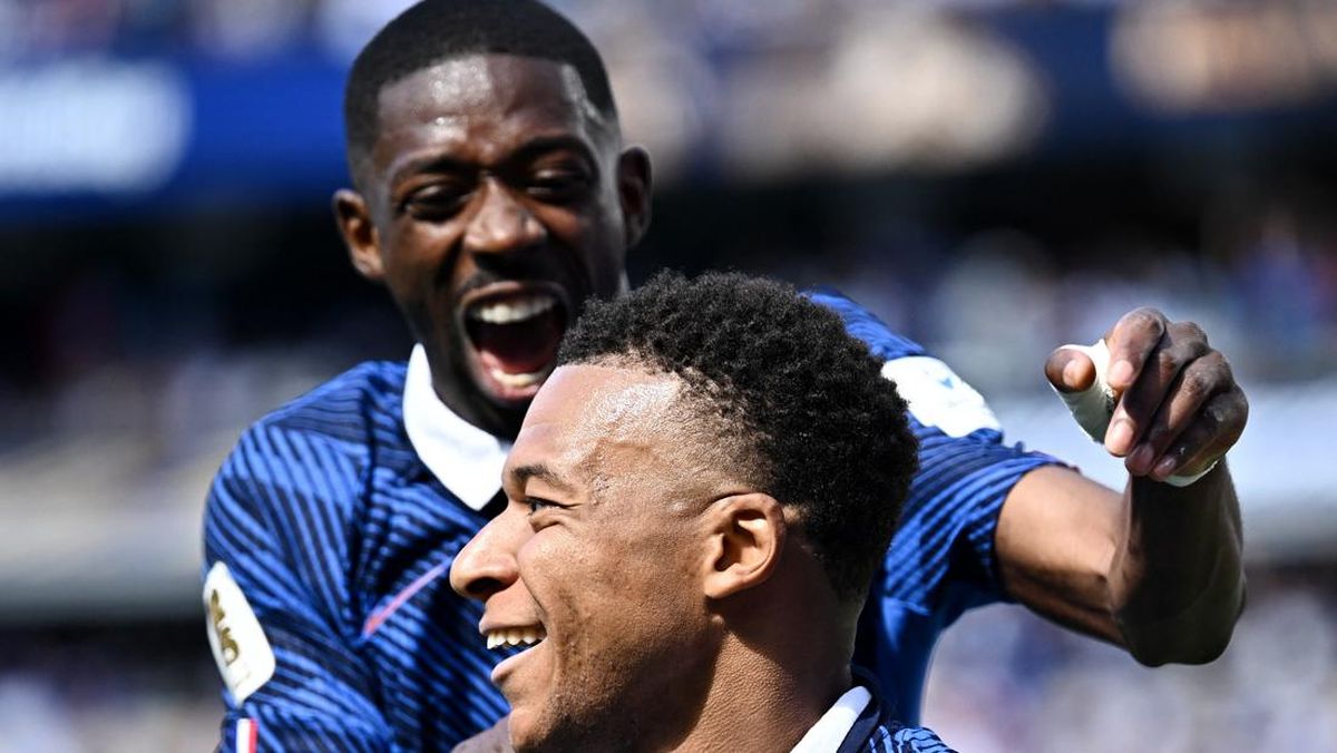 Persaingan Raih Ballon d'Or Tak Ubah Kedekatan Mbappe &amp; Dembele