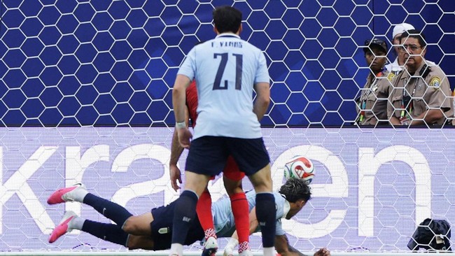 Soccer Football - FIFA World Cup 2026 - Group H -  Uruguay v Cape Verde - Miami Stadium, Miami Gardens, Florida, U.S. - June 21, 2026 Uruguay's Maxi Araujo scores their first goal  REUTERS/Amanda Perobelli