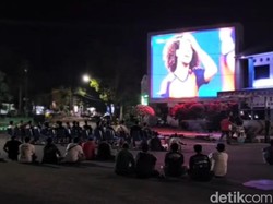Begadang hingga Pagi, Warga Nobar Piala Dunia di Bundaran Pangkalan Bun