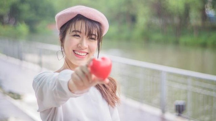 5 Zodiak yang Paling Mudah Jatuh Cinta pada Pandangan Pertama