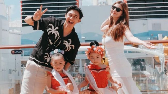 5 Potret Gaya Bible Dan Zefanya Anak Felicya Angelista, Selalu Bikin Gemas Netizen