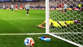 Soccer Football - FIFA World Cup 2026 - Group J - Argentina v Austria - Dallas Stadium, Arlington, Texas, U.S. - June 22, 2026 Argentina's Lionel Messi misses a penalty kick REUTERS/Hannah Mckay     TPX IMAGES OF THE DAY
