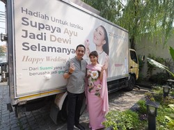 Hadiah Tak Terduga dari Regi Datau Jadi Bukti Perhatian pada Ayu Dewi