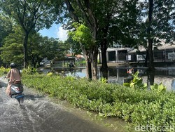 Daftar Puluhan Titik Banjir di Surabaya hingga Siang Ini